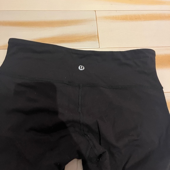 Size 6 Black lululemon wunder under tights - Picture 2 of 3